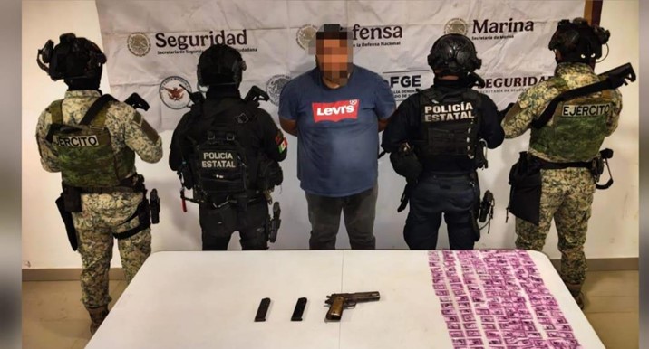 Detienen a hombre armado con presunta metanfetamina en carretera de Mazatlán