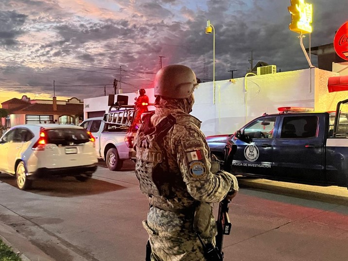 Despojan violentamente automóvil frente al IMSS Terranova en Culiacán 