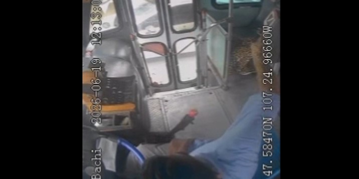 Reconocen a chofer urbano por auxiliar a pasajera con emergencia médica