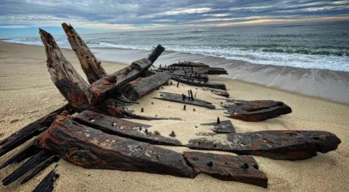Temporal desentierra restos de histórico naufragio en isla de Nantucket