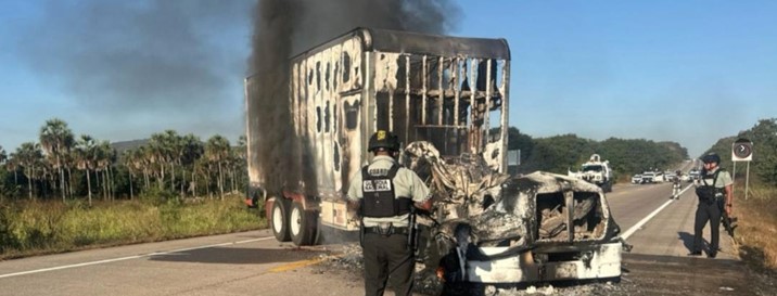 Incendio de vehículo provoca cierre total en la autopista Tepic-Mazatlán