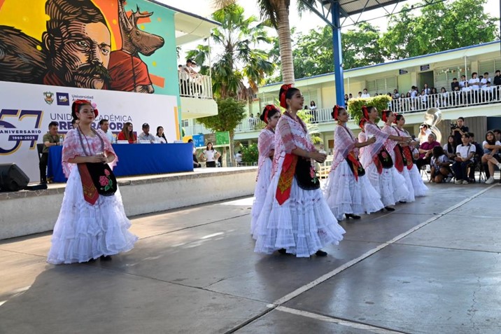 ¡De manteles largos! Festeja la Preparatoria Emiliano Zapata su 57 aniversario