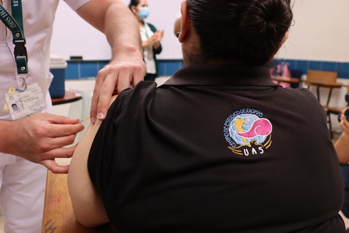 Lleva la Universidad Autónoma de Sinaloa vacunas a su comunidad estudiantil