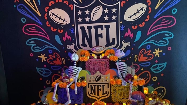 NFL mezcla futbol americano y Día de Muertos en experiencia cultural