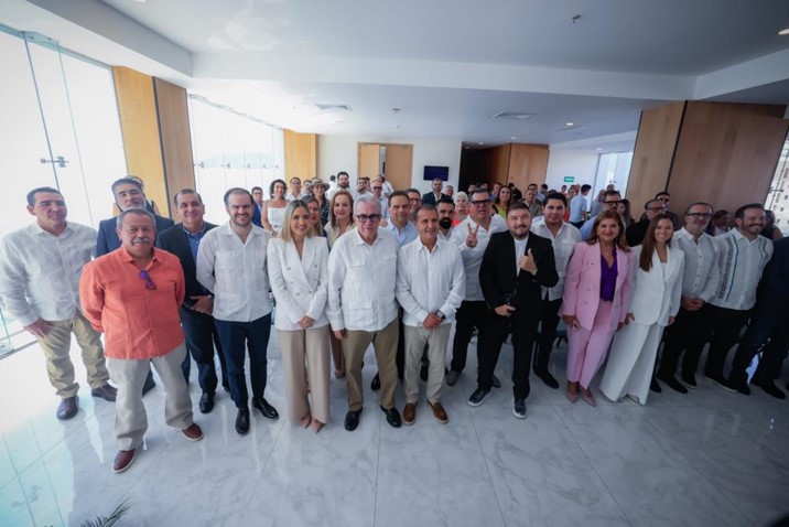 Gobernador Rocha Moya reconoce el alto sentido social y democrático de la radio y televisión