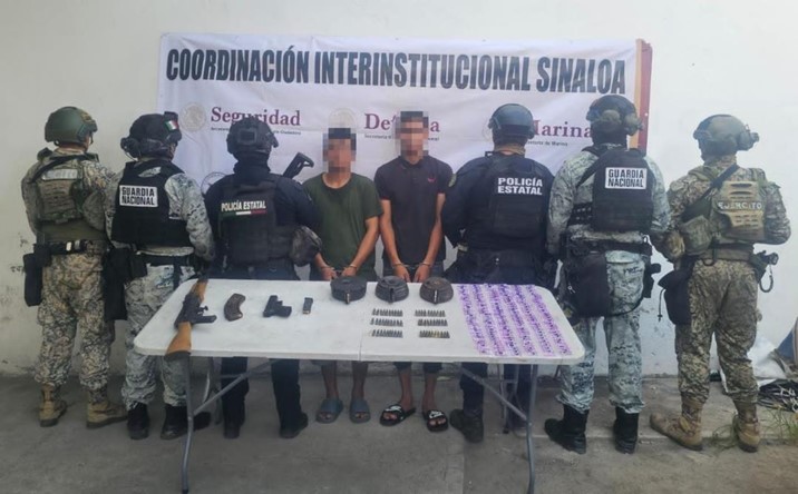 Detienen a dos hombres con armas y presunta droga en Mazatlán