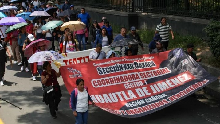  Gobierno federal llama a la CNTE a continuar el diálogo; condena violencia y vandalismo