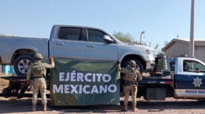 Recuperan camioneta con reporte de robo y aseguran cartuchos en Navolato