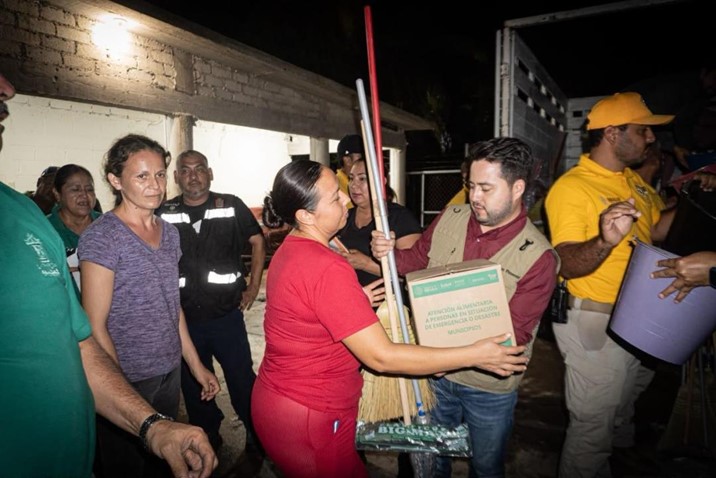  Ayuntamiento de Culiacán entrega apoyos a pobladores de Cospita