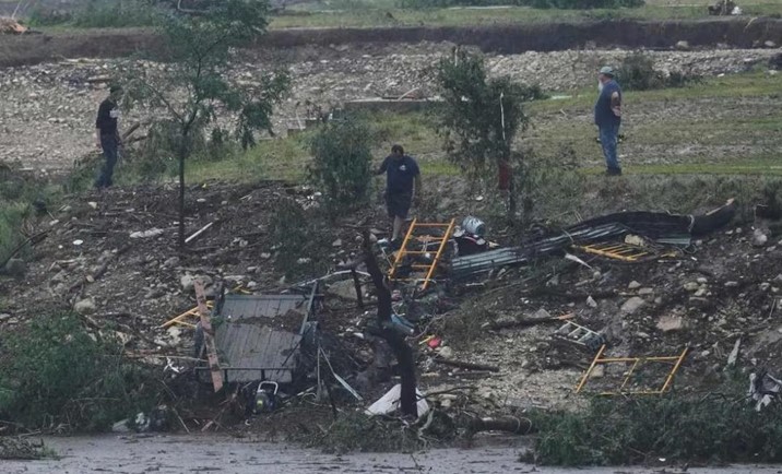  Inundaciones en Texas dejan 24 muertos; hay 20 niñas desaparecidas