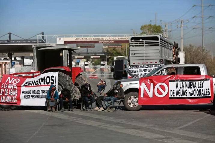 Agricultores de siete estados ahorcan carreteras