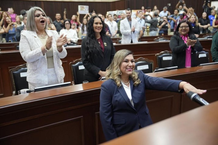 Congreso fortalece su integración con protesta de nueva legisladora