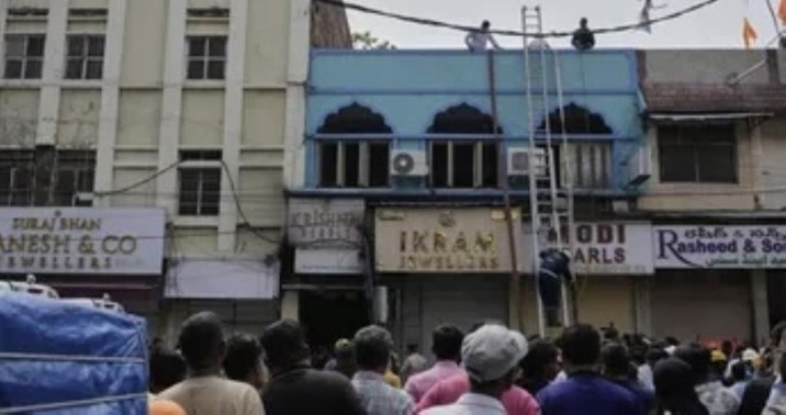 Incendio provocado por cortocircuito en el sur de India deja 17 muertos y varios heridos