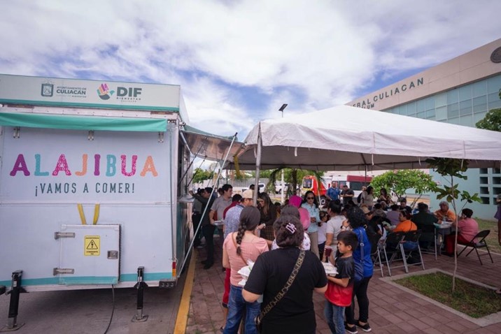 Llevan alimento y apoyo a familias en el Hospital General