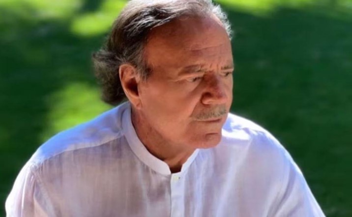 Julio Iglesias demanda a diario español y lo acusa de "montaje" sobre sus presuntos abusos sexuales