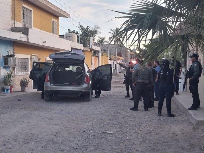 Tras enfrentamiento entre FGE y civiles armados en Villa Juárez, Navolato; hay una joven herida por daño colateral